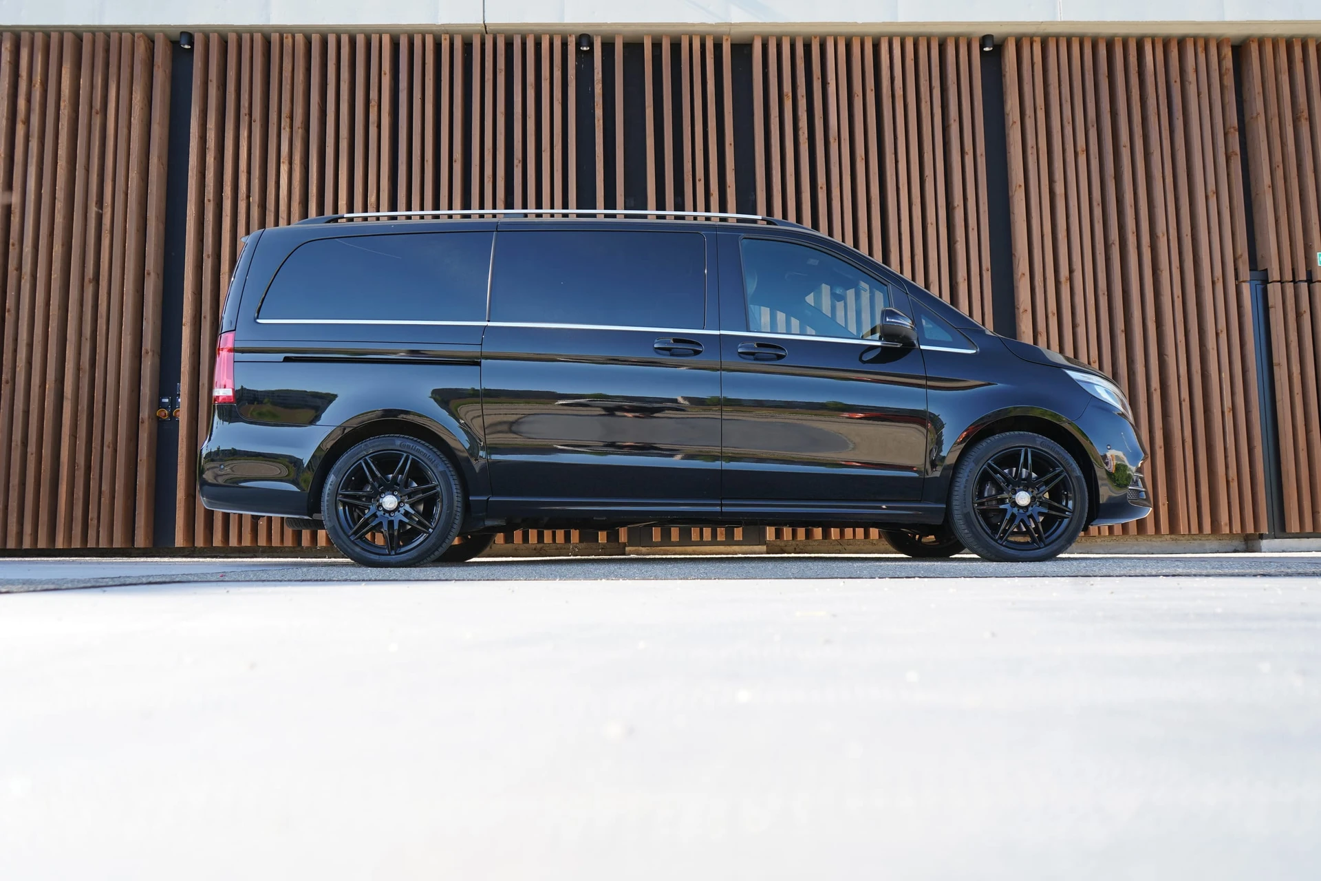 Mercedes-Benz V-Klasse V 250 d AVANTGARDE AMG LINE BLACK LANG 4MATIC 7G-TRONIC l 190 PS