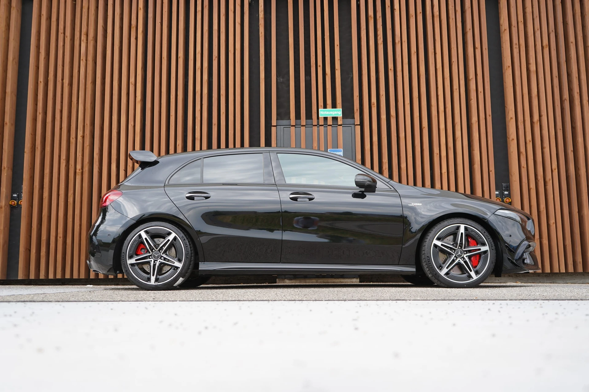 Mercedes-Benz A-Klasse A 45 S AMG 4MATIC+ SPEEDSHIFT AERO BLACK l 421 PS