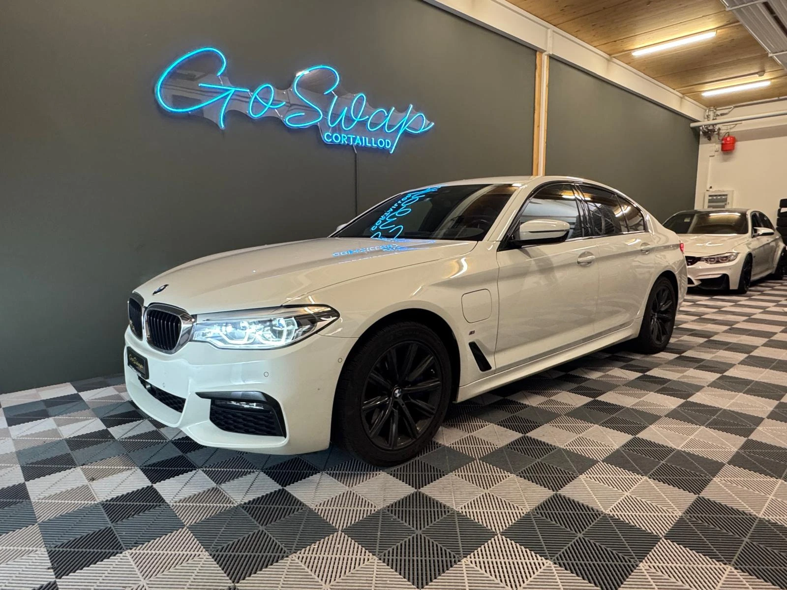 BMW 5er 530e xDrive Pure M Sport Edition Steptronic
