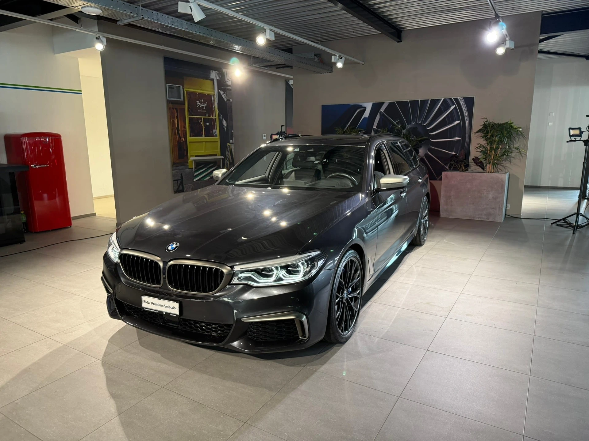 BMW 5er M550d xDrive Touring Steptronic