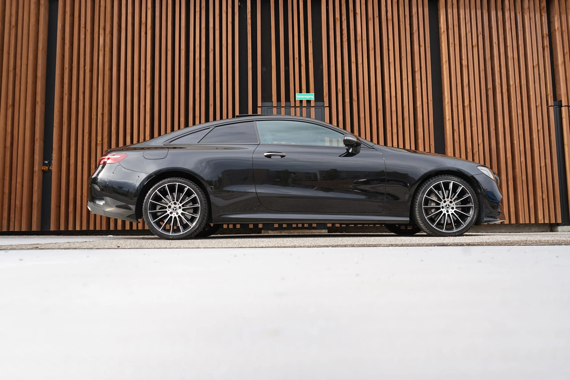 Mercedes-Benz E-Klasse E 450 COUPÉ AMG LINE BLACK 4 MATIC 9G-TRONIC l 367 PS