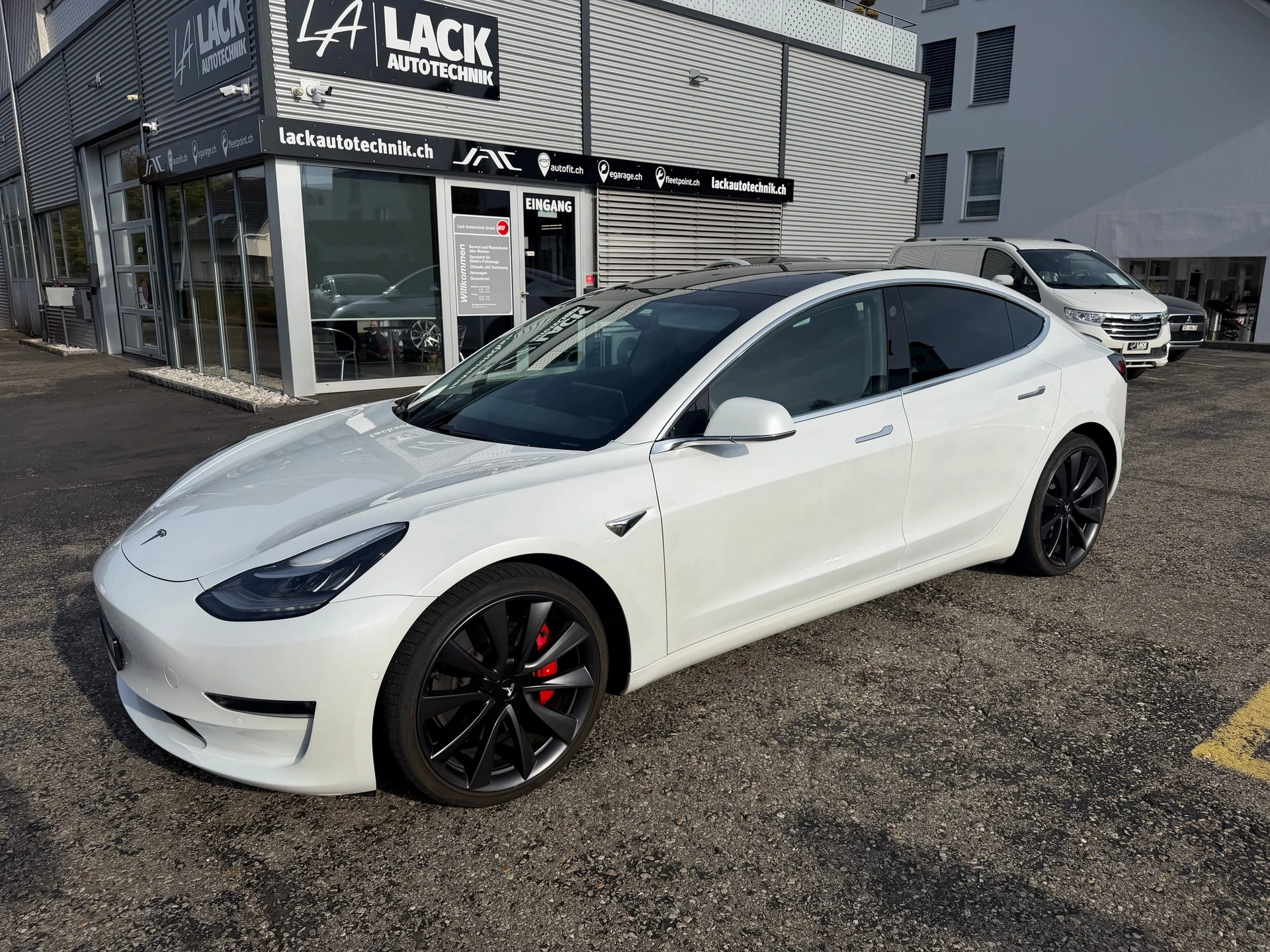 Tesla Model 3 – foto dell’annuncio