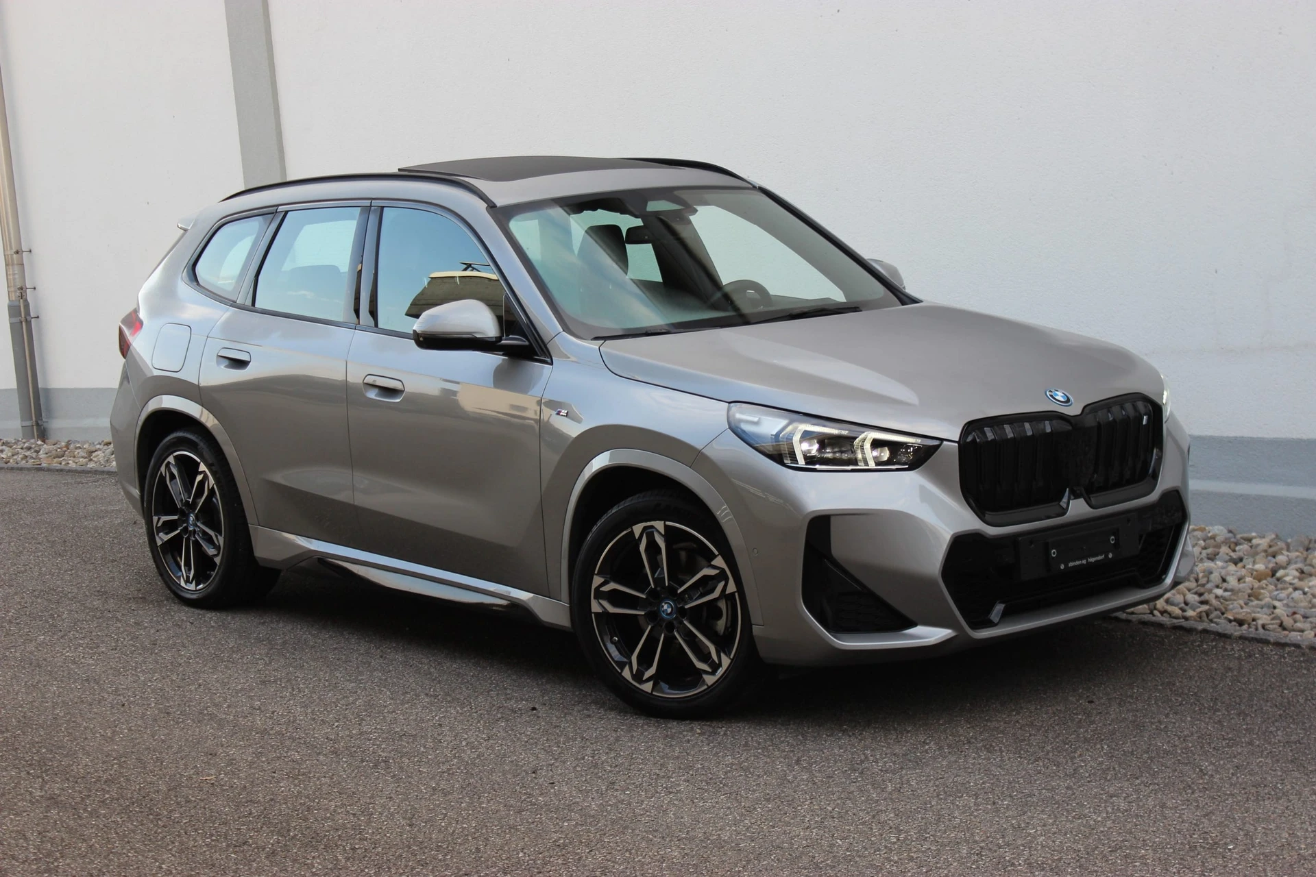 BMW iX1