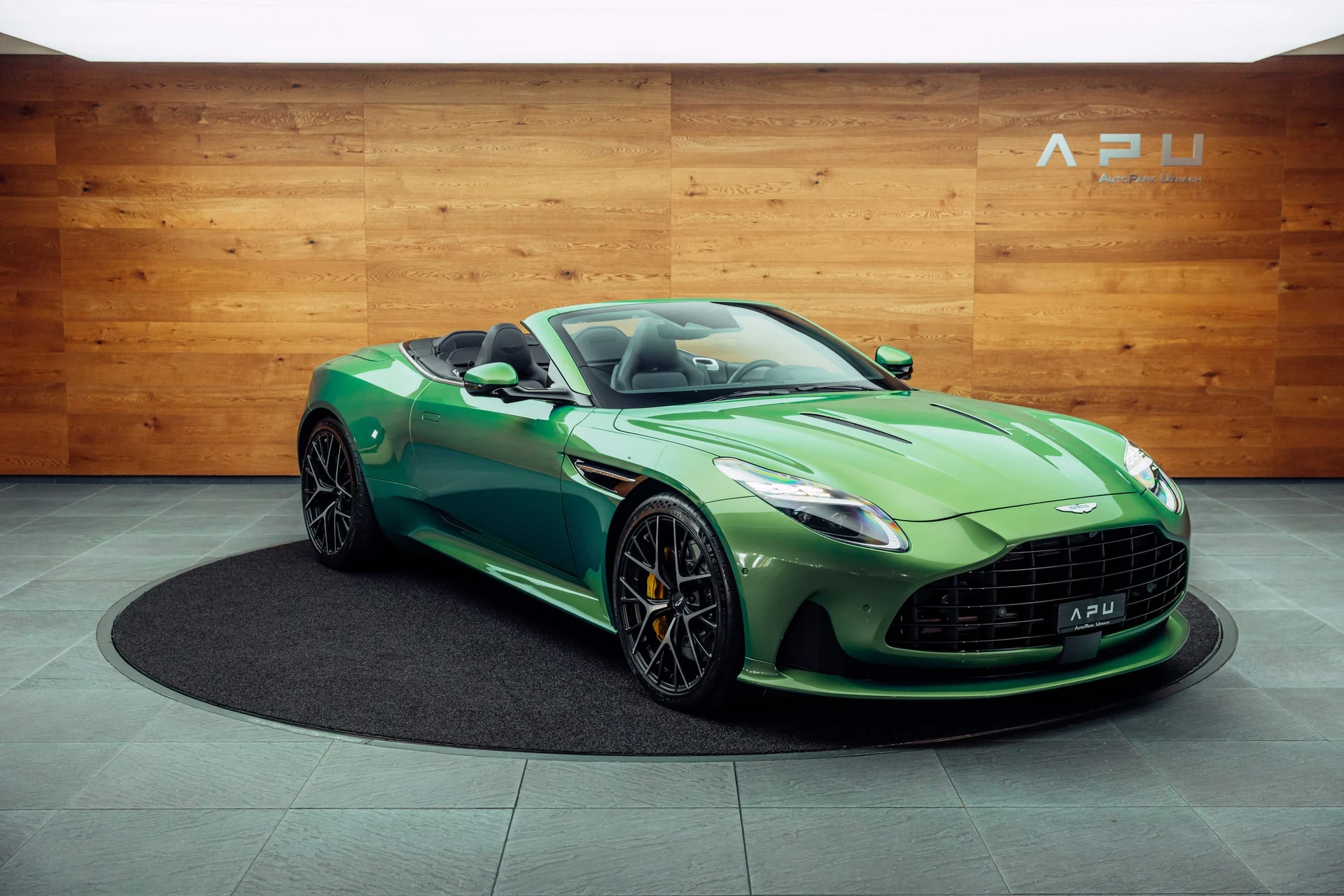 Aston Martin DB12
