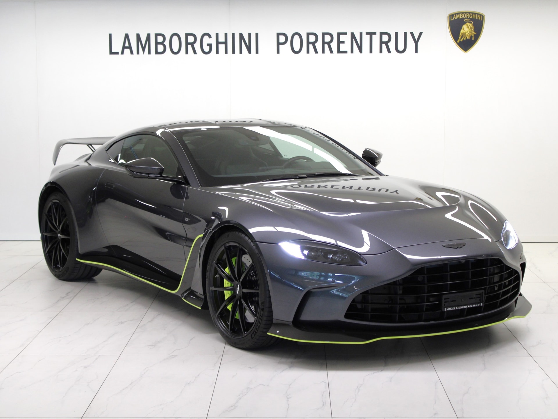 Aston Martin V8/V12 Vantage